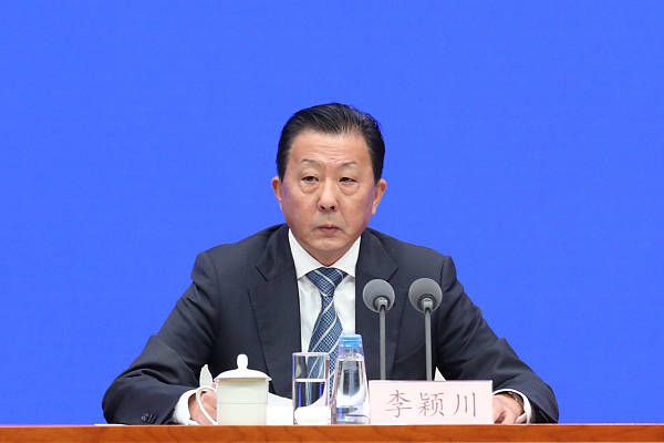 另一种叫硬性票房，就是此电影得到国家有关部门的大力支持